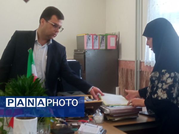 بازدید مدیر اداره ناحیه یک از دبیرستان گلشن آزادی