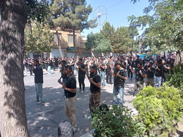 عزاداری ظهر  عاشورا در خیابان‌های شهر نیشابور 