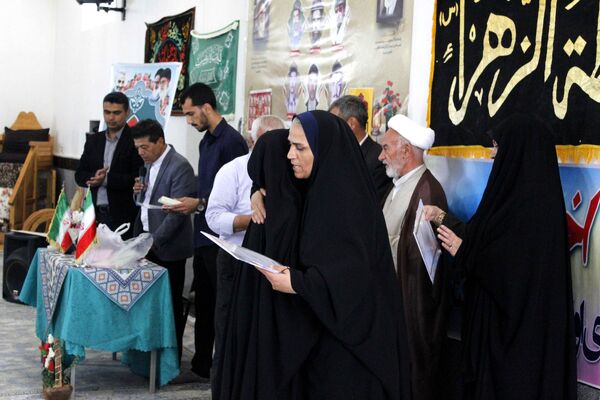 تقدیر از دانش‌آموزان فعال فرهنگی و قرآنی در شهر درق 