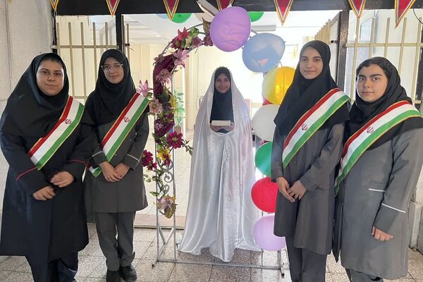 برگزاری جشن شروع سال تحصیلی و زنگ مهر در دبیرستان حدیث کساء خاورشهر ناحیه یک شهرری