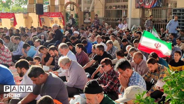 روز عرفه ، روز توبه و بندگی در گلستان شهدای نجف آباد