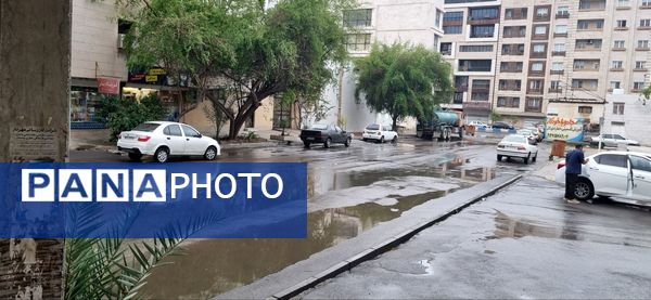 بارش باران چهره بندرعباس را پاییزی و دل‌انگیز کرد