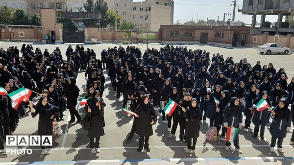 آغاز سال تحصیلی در دبیرستان مهرآفرین با شور و نشاط دانش‌آموزان