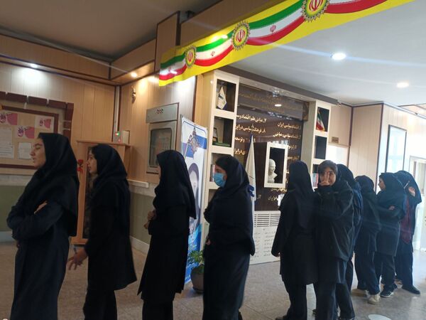 انتخاب نماینده دانش آموزان در دبیرستان نمونه فرهنگ مهشید مصلی نژاد ناحیه ۶