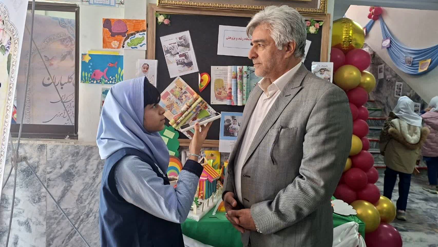 نقش معلمان در پرورش ذهن جست‌وجوگر دانش‌آموزان بسیار اثر گذار است