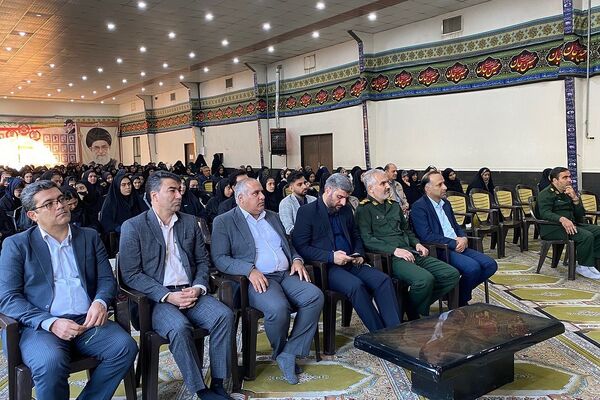 اعزام دانش‌آموزان دختر ورامینی به اردوی معنوی راهیان نور