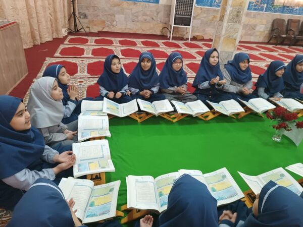 محفل انس با قرآن کریم در دبستان شاهد کوثر