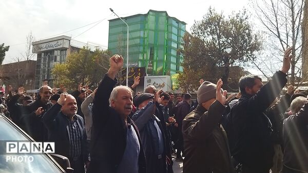 مشت هایی که با فریاد انتقام بالا می آمدند 