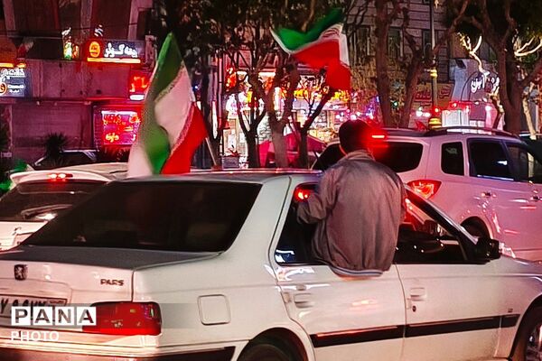 رژه خودرویی شبانه در بهارستان دو