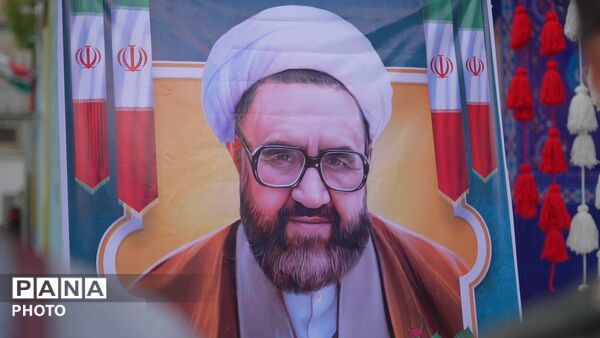 آیین گلباران محل شهادت شهید مرتضی مطهری با حضور مجید پارسا در منطقه ۱۲
