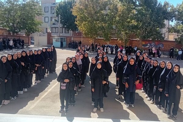 جشن جوانه‌ها در دبیرستان حاج قاسم سلیمانی ملایر 