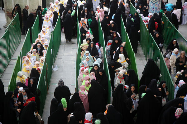 دختران، مهمان حضرت معصومه(س) شدند