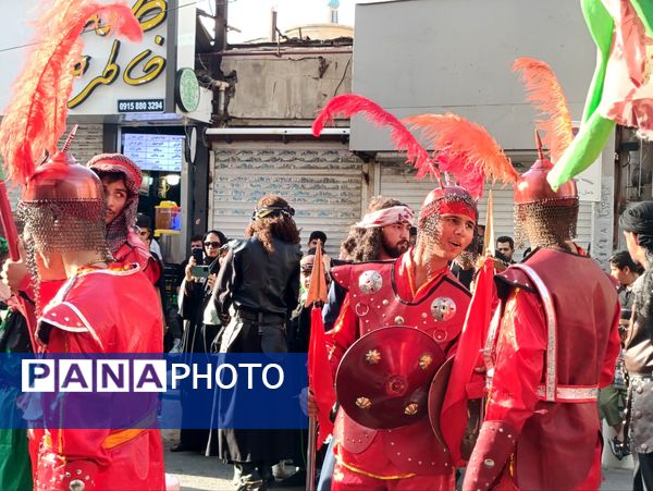 حال و هوای حرم رضوی و خیابان های اطراف آن در عاشورای حسینی