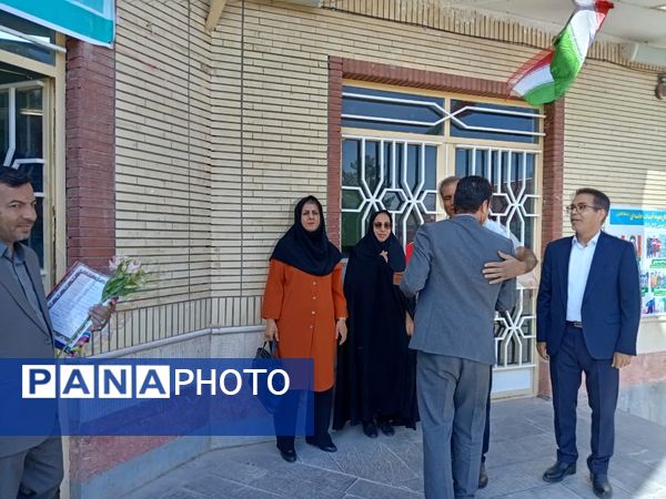 مراسم تقدیر از دبیران دبیرستان نمونه آیت الله خامنه‌ای