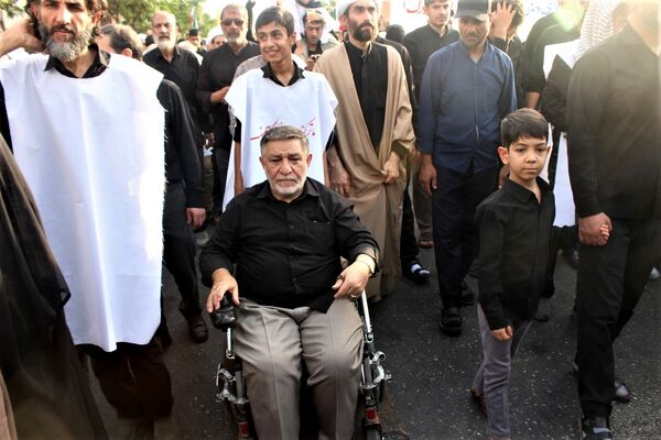 حماسه حضور نوجوانان کفن‌پوش قمی در راهپیمایی «عهد خون»