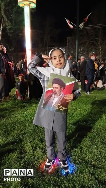 در میدان هستیم و می مانیم تا پای جان برای ایران 