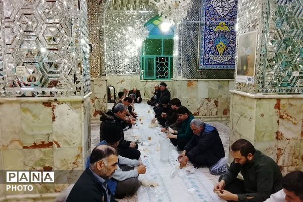 آیین افطاری ماه مبارک رمضان در امامزاده عمادالدین رباط‌کریم