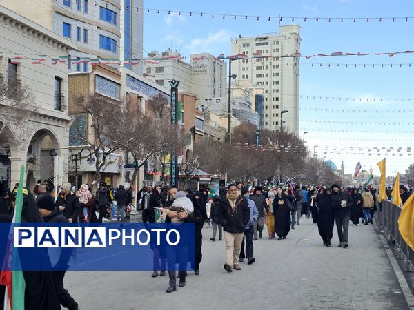 حضور پرشور همه‌ اقشار مردم مشهد در راهپیمایی ۲۲بهمن
