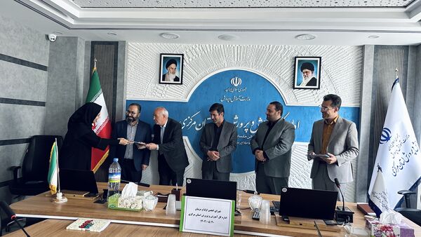 تقدیر از عوامل اجرایی جشنواره ملی طراحی و دوخت لباس دانش‌آموزی با حضور انجمن اولیا‌ و مربیان استان مرکزی