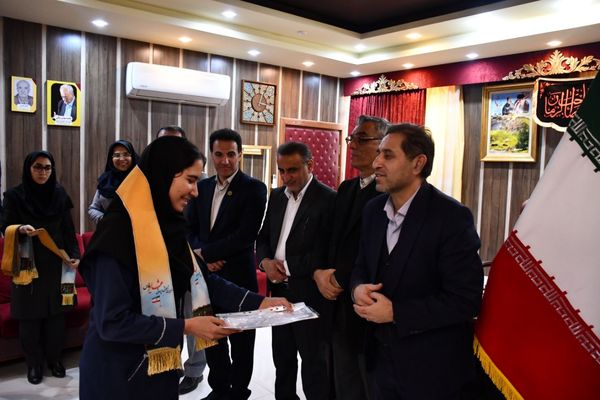 جلسه دانش‌آموزان نخبه عشایر فارس در طرح بنیاد پروفسور مهبودی