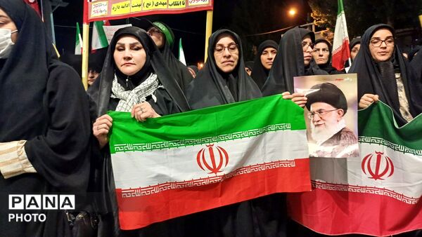 خروش کوهدشتی‌ها در میدان امام خمینی(ره)؛ تجدید میثاق با وطن و آرمان‌های ملی