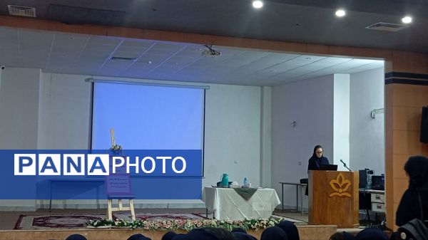 همایش  مدیریت زمان و مهارت تست زنی ویژه دانش آموزان پایه نهم دبیرستان نمونه وکیلی۱۰