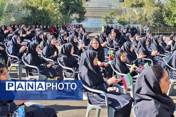 آیین نواختن زنگ مدرسه با شروع سال تحصیلی جدید 