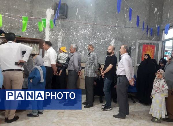 حضور پرشور مردم کرج در پای صندوق‌های رای