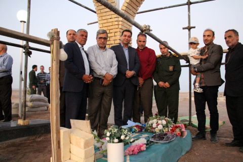 مراسم کلنگ‌زنی مدرسه 6 کلاسه رضا زهیری در هاشم‌آباد اصفهان