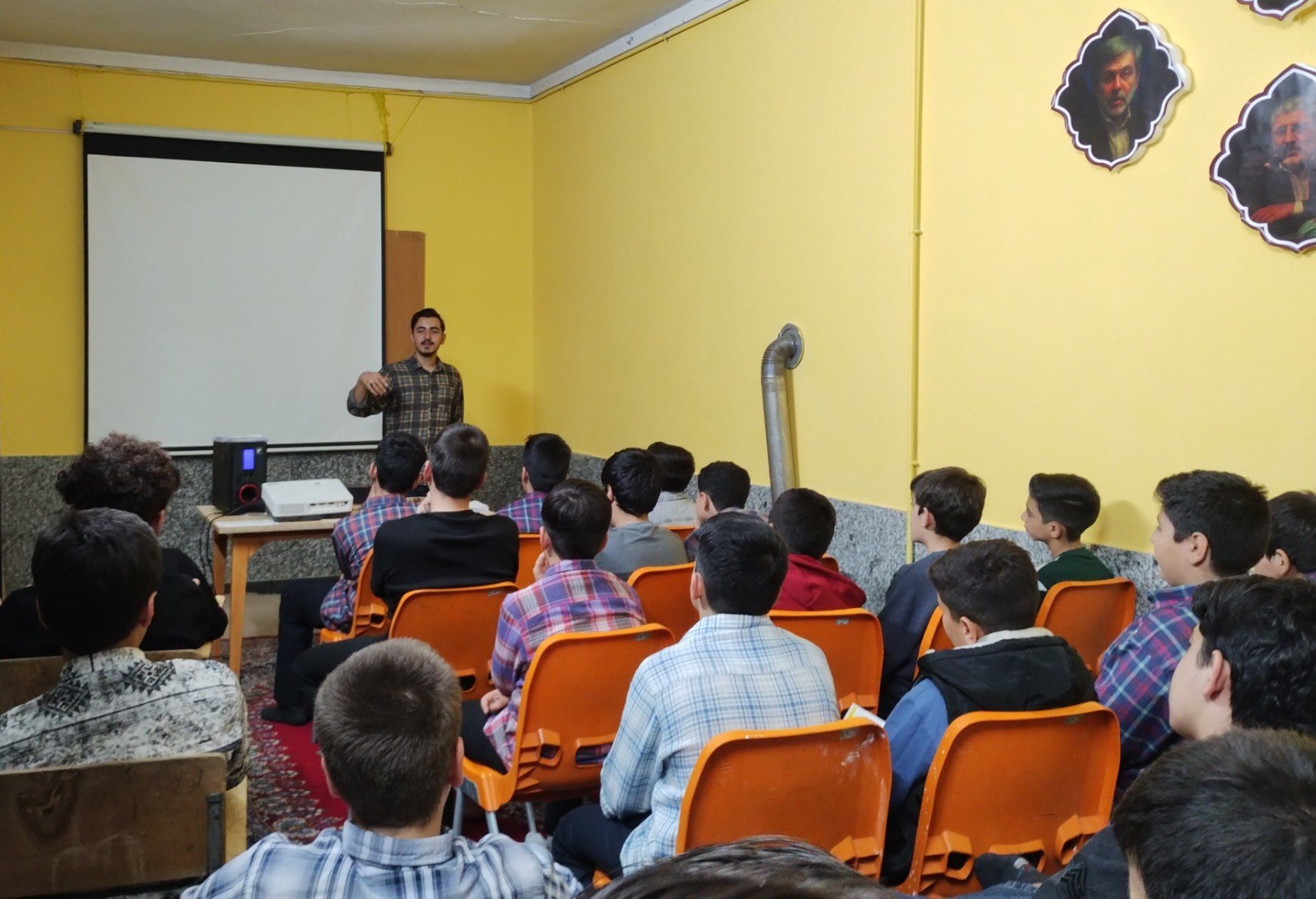 دانش‌آموزان معماران تحول در جامعه می‌شوند