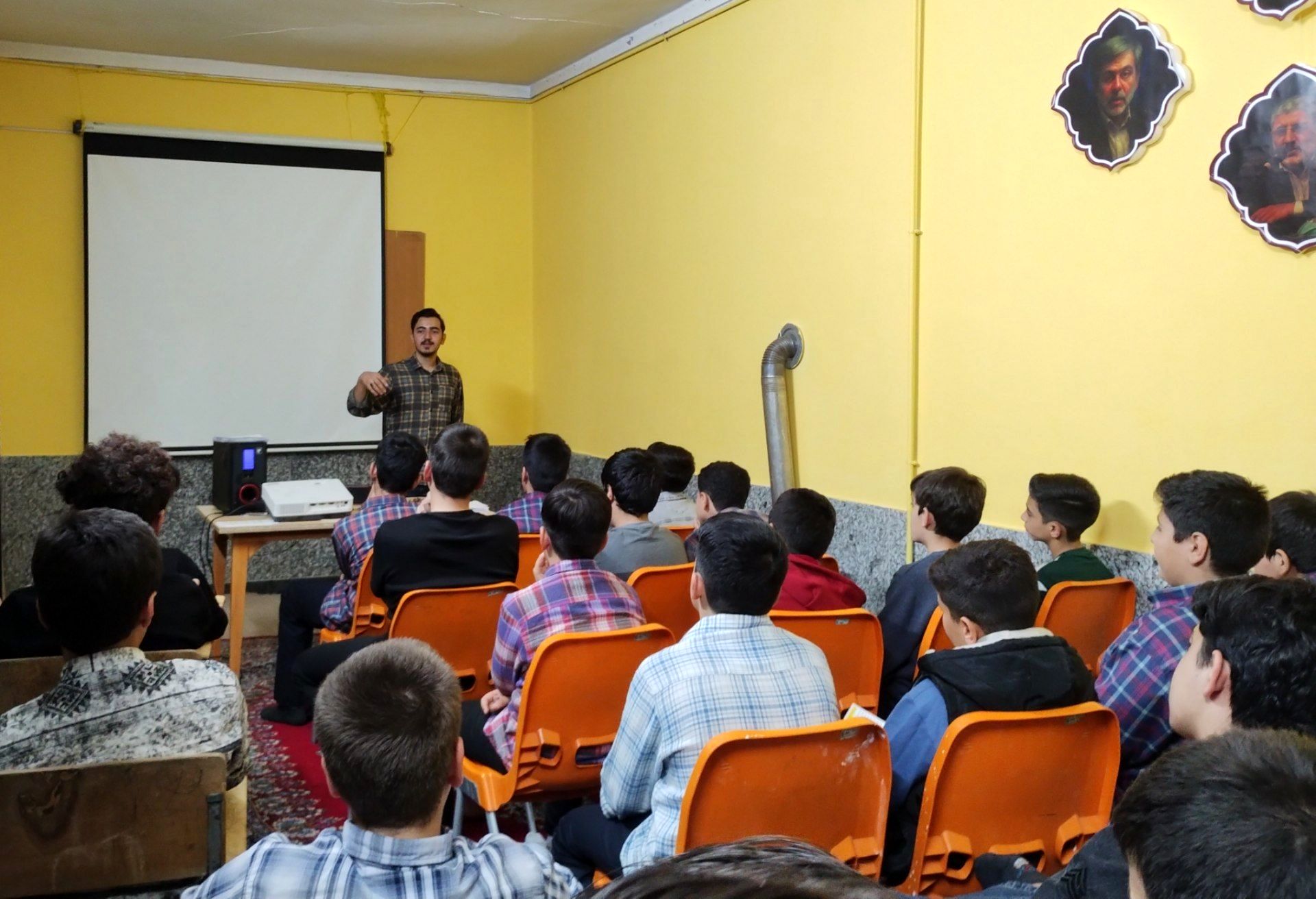 دانش‌آموزان معماران تحول در جامعه می‌شوند