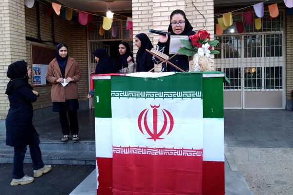 جشن روز دانش‌آموز در مدارس ناحیه ۳ شیراز