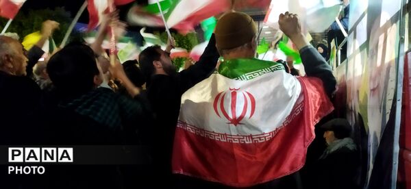 می آییم تا آینده را بسازیم