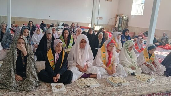 اعتکاف دانش‌آموزی در مسجد امام حسین(ع) روستای تپه‌گجی منطقه بیرانوند 