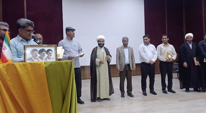 تجلیل از ۱۰۱ فعال اقامه نماز در اجلاسیه نماز دانش‌آموزی رودان