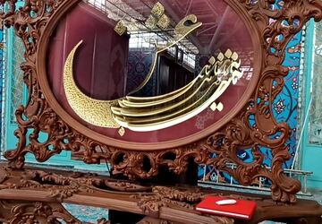 عشق و ارادت به امام زمان(عج) و نایب‌شان مقام معظم رهبری باعث ایجاد تابلوی «نایب عشق »شد