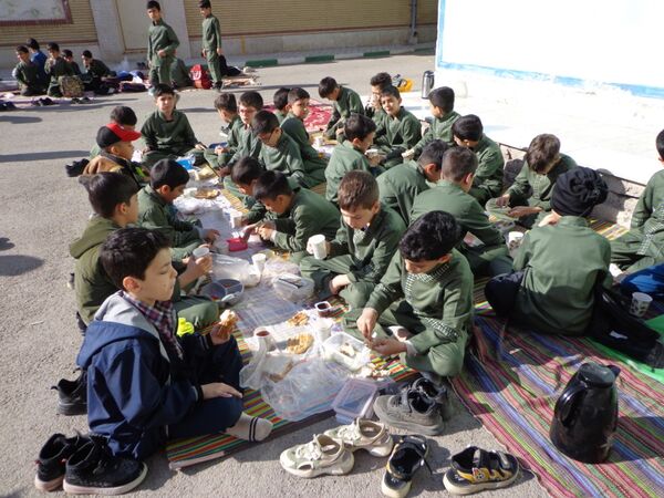 دورهمی «صبحانه سالم»  در دبستان شهدای غزه قم