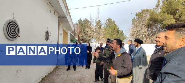 مسابقات دارت پدر و دختری به مناسبت روز پدر در دبیرستان شهید اسدالله شجاعی