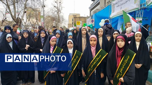 تجلی حضور باشکوه مردم در راهپیمایی ۲۲ بهمن 