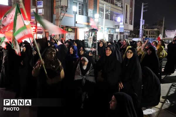 تجمع مردم انقلابی بندرترکمن در میدان مختومقلی