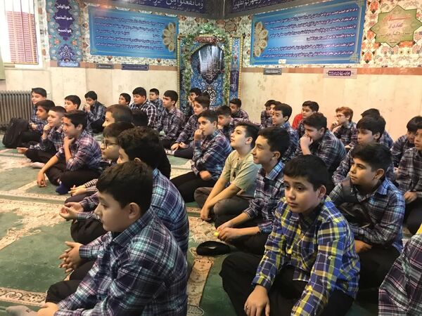 آغاز سال تحصیلی در مدرسه شهدای مدافع حرم با حضور مسئولان، جشن و کلاس توجیهی