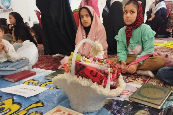 محفل قرآنی و حلقه صالحین در پایگاه مقاومت حضرت زینب (س) داریون 