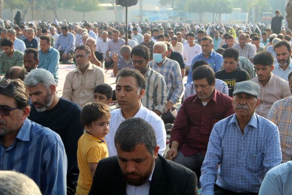 بندرعباسی‌ها توفیق یک ماه عبادت را در نماز عید فطر به شکرانه نشستند