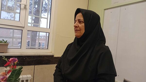 جلسه انجمن اولیا و تحویل کارنامه هشدار دبیرستان مادرمهربان خلیل آباد