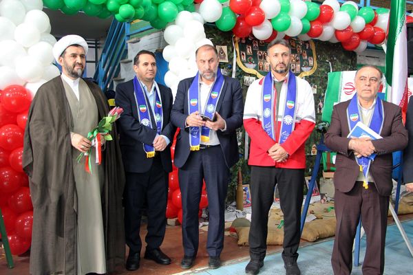 هم‌سرایی هزار نفری دانش‌آموزان یاور انقلاب در اسلامشهر