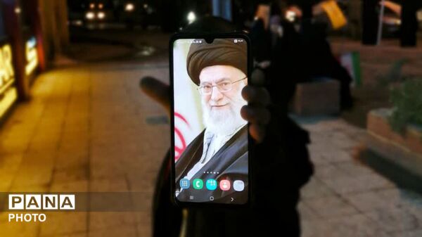 حضور پرشور مردم در تجمع انقلابی، صحنه‌ای از همبستگی و ایستادگی