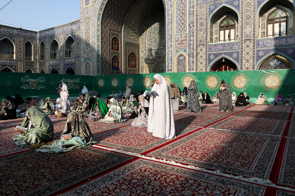 قرائت دعای‌ام داوود در حرم مطهر رضوی 