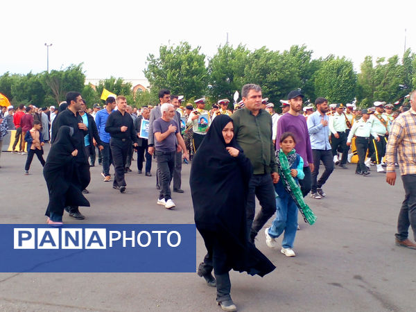 مراسم تشییع و خاکسپاری دو شهید گمنام دوران دفاع مقدس در قم