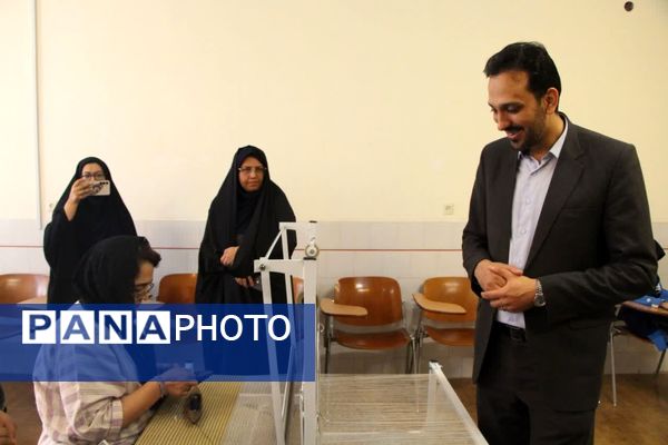 نمایشگاه دستاوردهای دانش‌آموزان استثنایی یزد