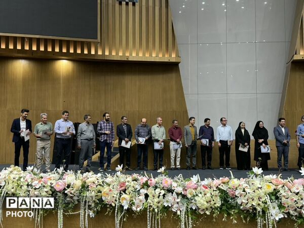 جشن ستارگان برای دانش آموزان دبیرستان شهید اژه‌ای۲